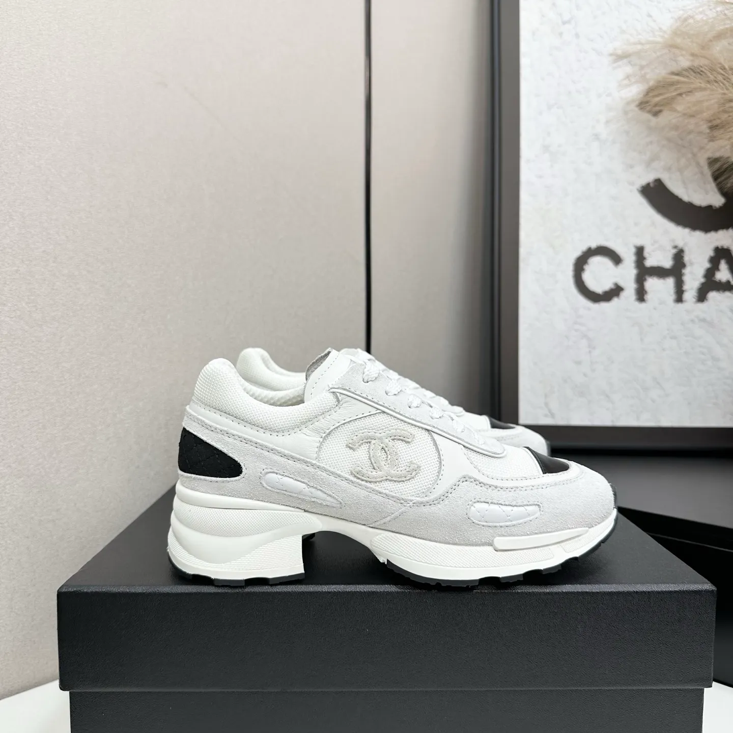 👟👟Ex-factory price 640👟👟Chanel Panda Shoes! 2025 counter's top casual sports shoes. This classic design; the upper is electro-embroidered with a variety of techniques; the outsole is fashionable and sporty; the unusual inclusion of a variety of color matching elements... The diversified mix and match is very good-looking and versatile, and can be used for leisure, fashion, sports, and outdoor... ꫛꫀꪝ Go➫ Materials: ❶Upper made of: original imported first-layer silk cowhide + original waterproof cloth + original first-layer cowhide ❷Inner lining: Original Yangli+wang ❸ Outsole based on: Original TPU combination outsole Counter boutique packaging complete set for women 35–41